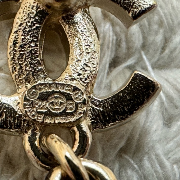 Chanel Pearl Crystal CC Heart Drop Earrings - Picture 10 of 10